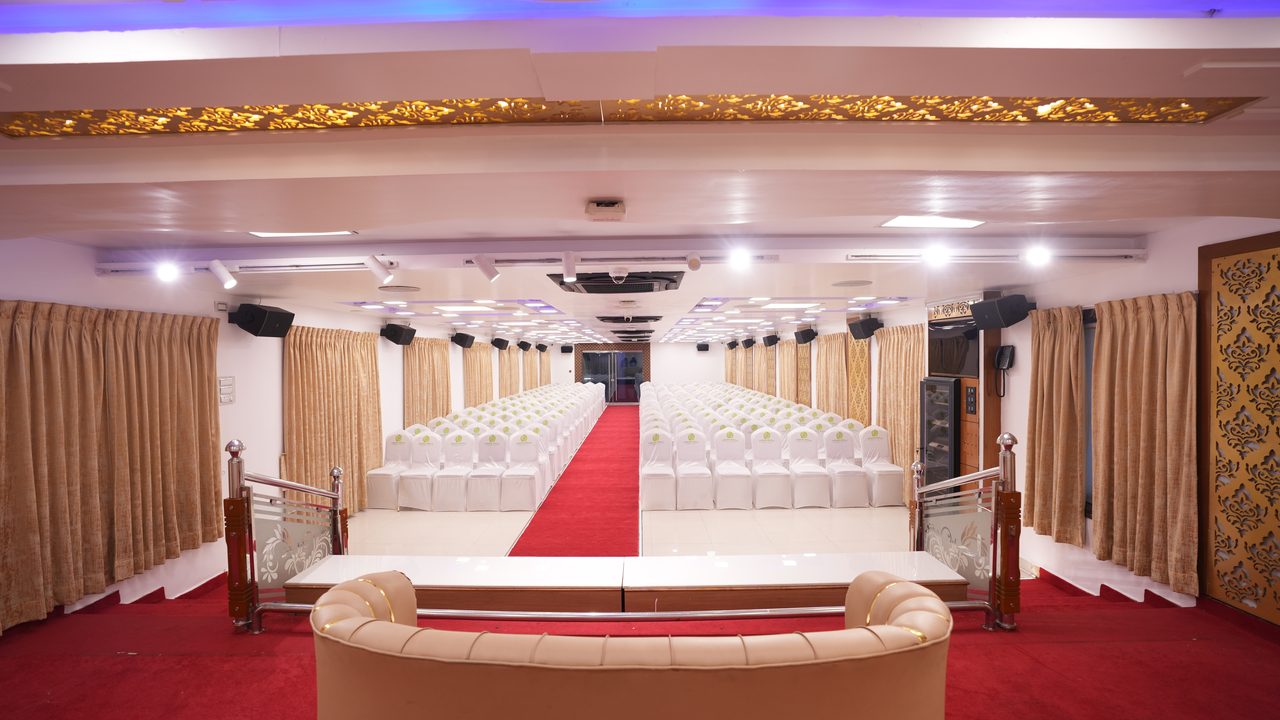 The stage with the bridal sofa under the cove lights